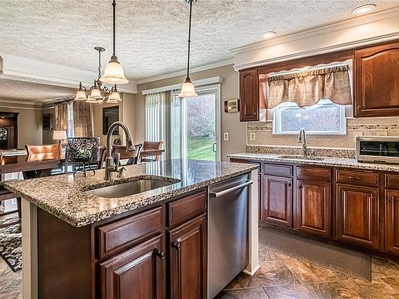 3rd image of 129 Hazelwood Dr