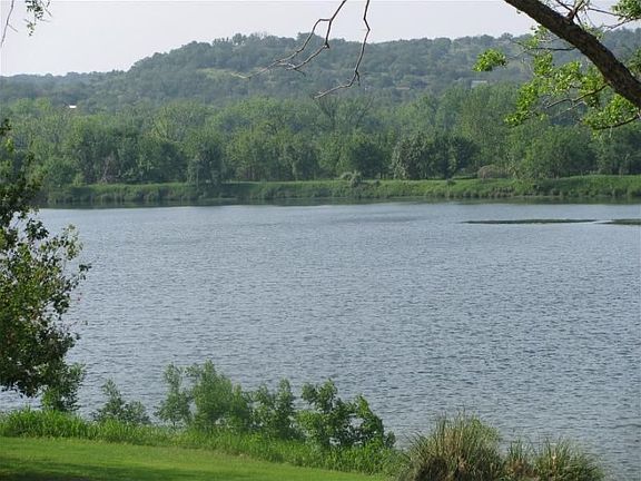 5th image of 325 Meadowlakes Dr