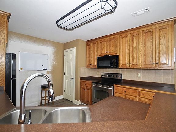 2nd image of 618 N Fox Meadows Ln