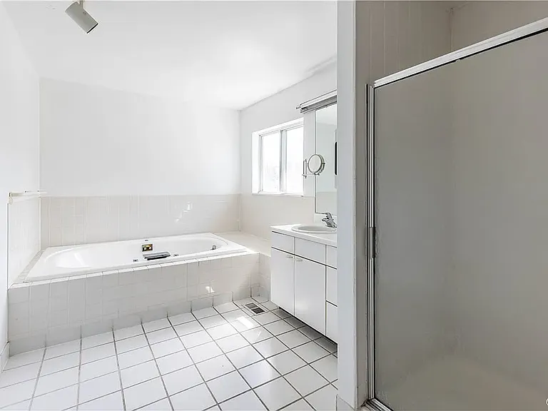 7520 Spectrum Way — Photo 37