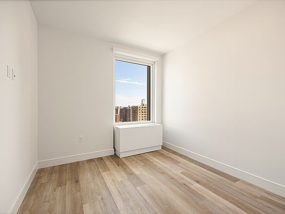 4th image of 644 E 14th St #1305
