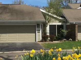 2093 Willow Run, Wheaton, IL 60189