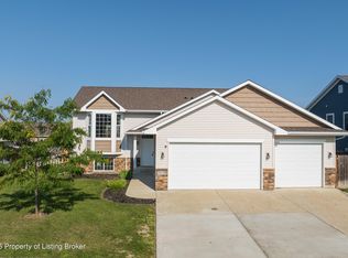 3275 Stephanie Dr, Dickinson, ND 58601