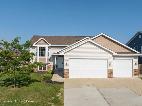 3275 Stephanie Dr, Dickinson, ND 58601
