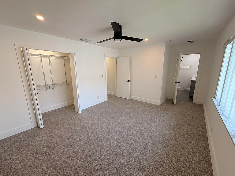 604 NE 9th Ave #3 — Photo 25