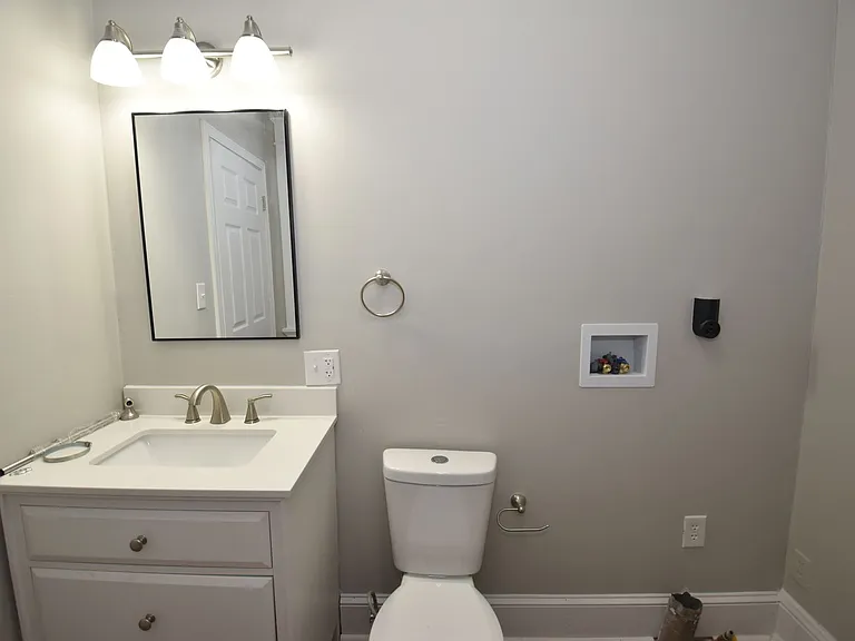 913 E Washington St — Photo 18