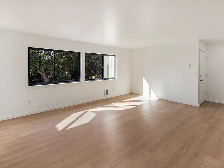3664 Ashworth Ave N #4 — Photo 2