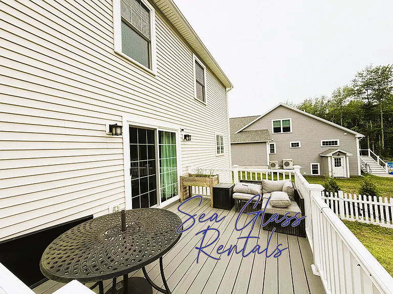 Beacon Dr — Photo 46
