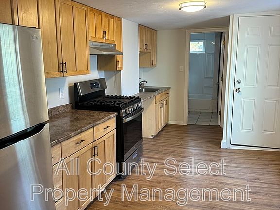 2nd image of 83 Groveland St APT 2