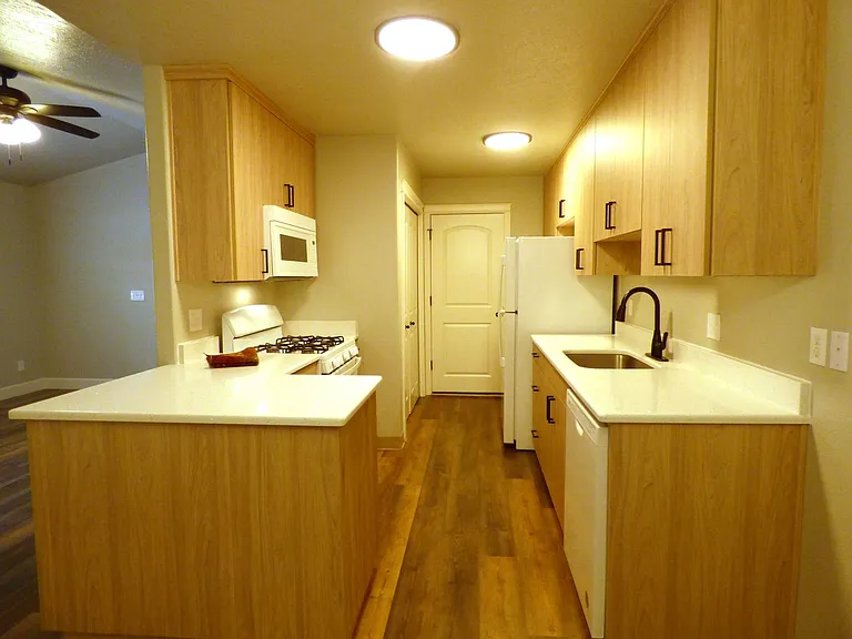 3576-3578 Fisher Ct NE — Photo 11