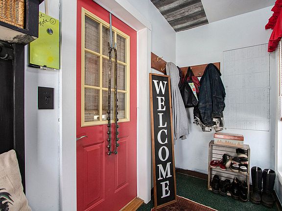 3rd image of 2851 E Empire Ave