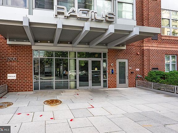 3rd image of 1300 N St NW #401