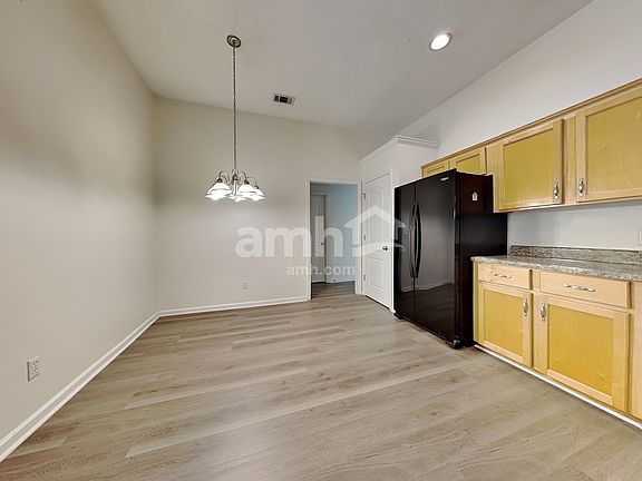 4th image of 103 Richmond Way