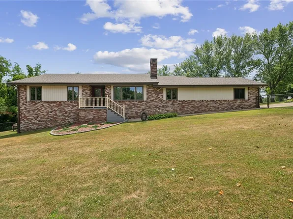 3 Circle Dr, West Newton, PA 15089