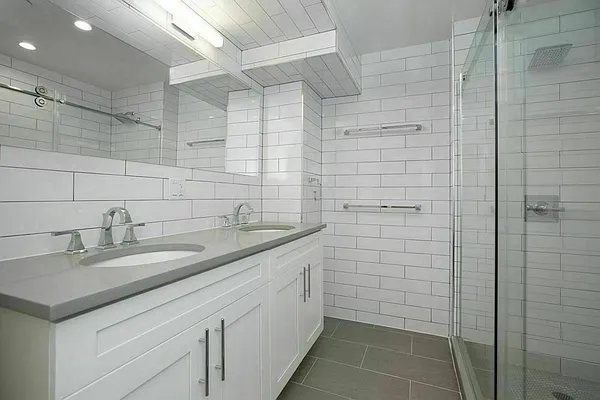 Rented by REAL New York | media 19