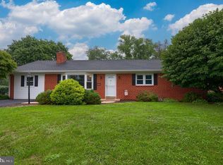 2482 Ellendale Dr, Lancaster, PA 17602