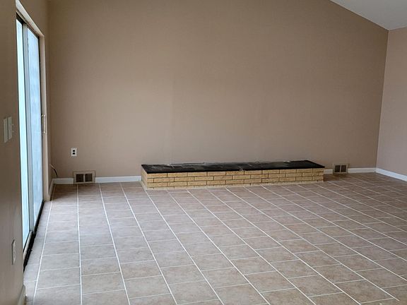 4th image of 25785 Berkshire St