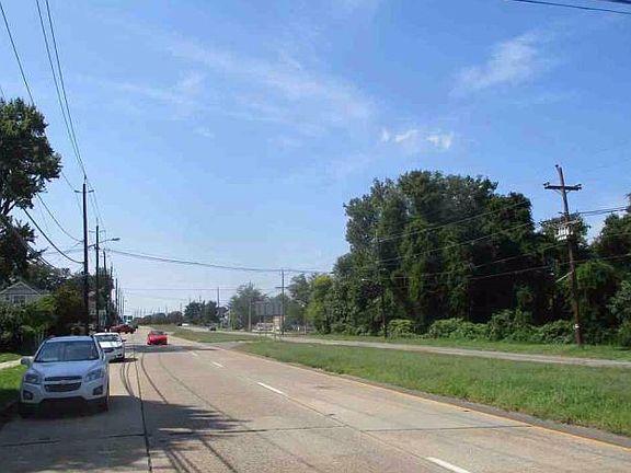 2nd image of 709 Crown Point Rd