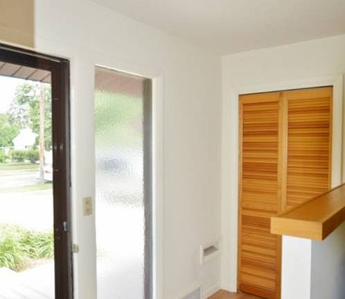 2nd image of 406 E Meadowbrook Dr