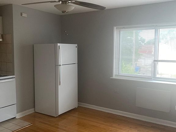 3rd image of 2351 W 72nd St #1
