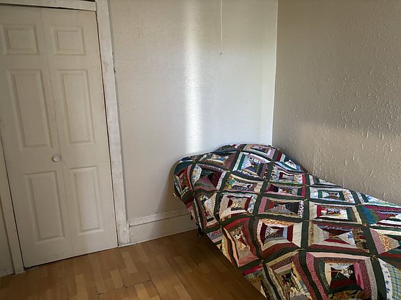 5th image of 2212 Oakland Ave #1
