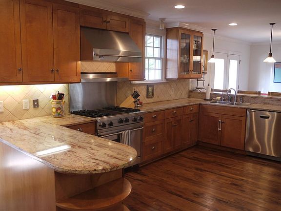 4th image of 111 Gilman Ave