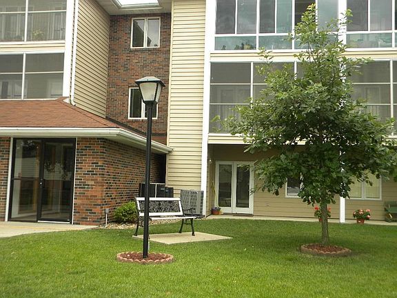 3rd image of 301 SE Delaware Ave Unit 311