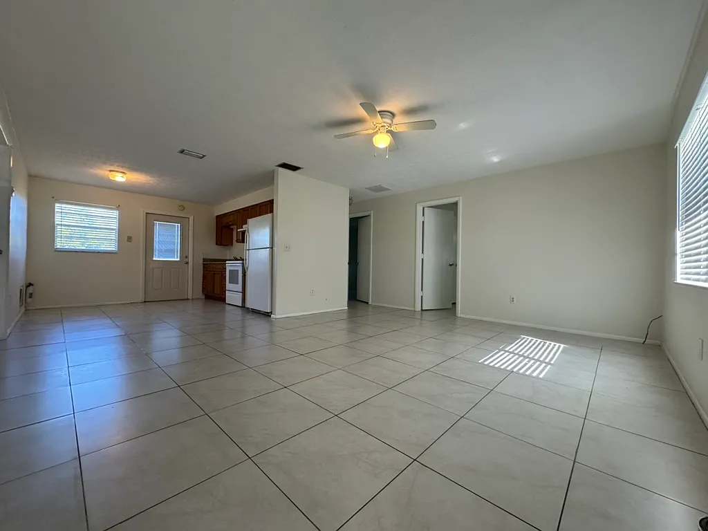 2 bed, 1005 sqft, $1,375 — Photo 4