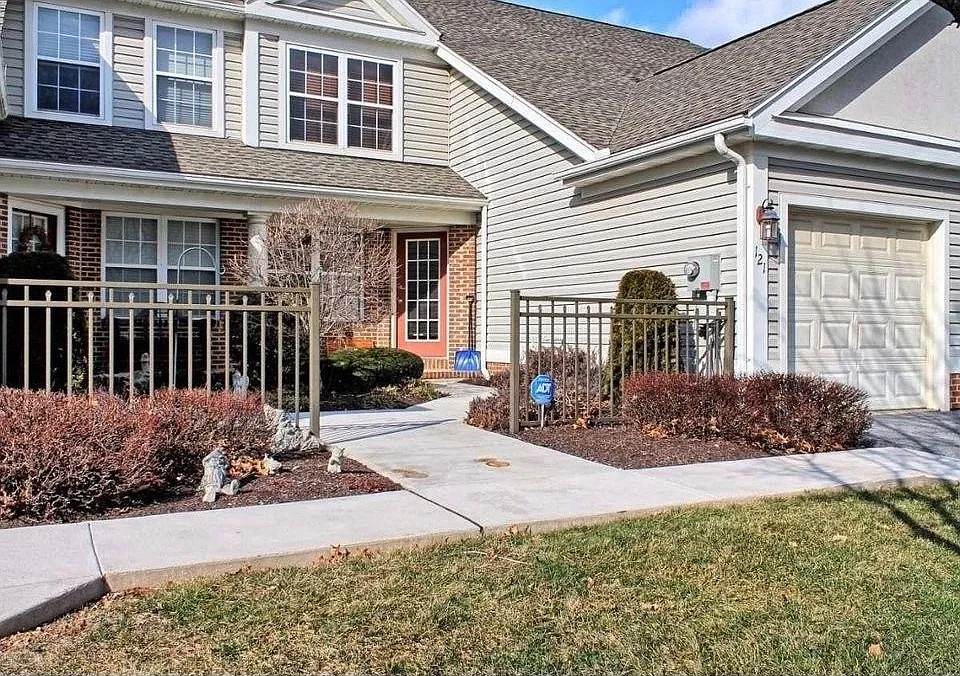 121 Oak Hill Ln