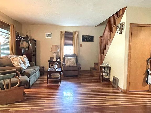 4th image of 777 Fern St