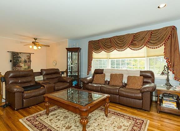 4th image of 3632 Wildwood St