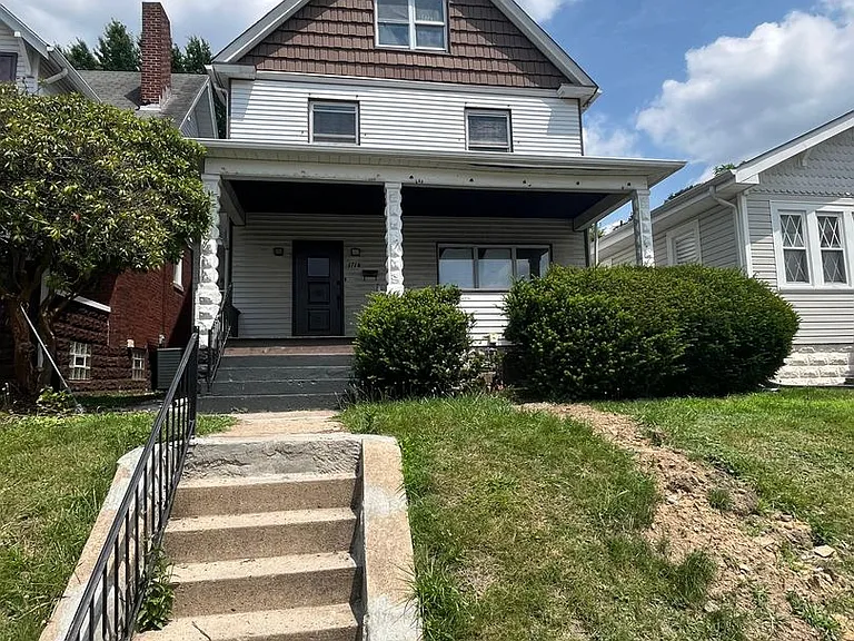 1714 Victoria Ave — Photo 1