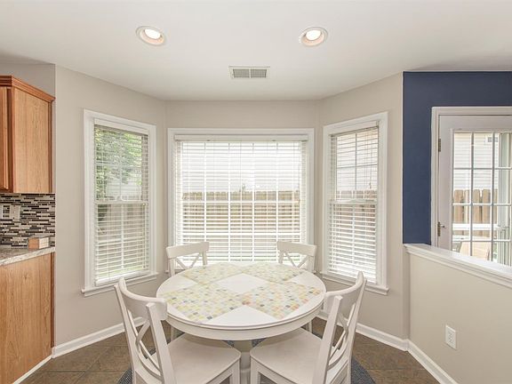 3rd image of 944 Andover Woods Ln