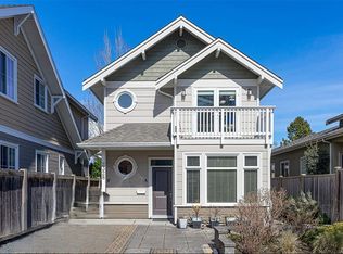 2328 Oakville Ave, Sidney, BC