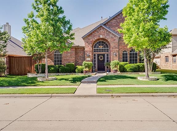 3rd image of 6212 Blackstone Dr