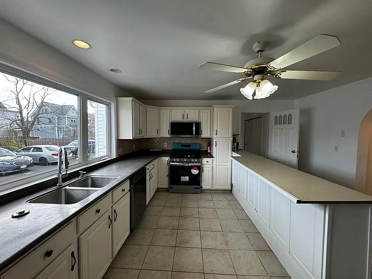 131 Webster St #1 — Photo 1