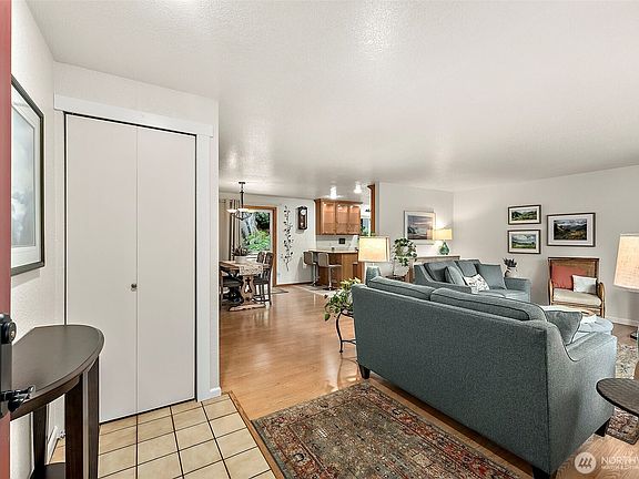 4th image of 952 Marwood Drive NE