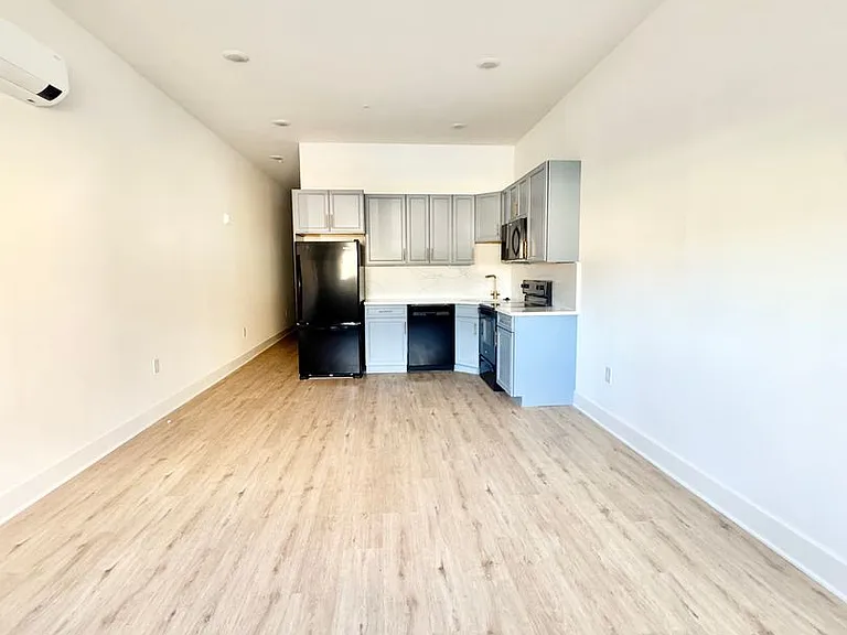 1422 N 8th St — Photo 26