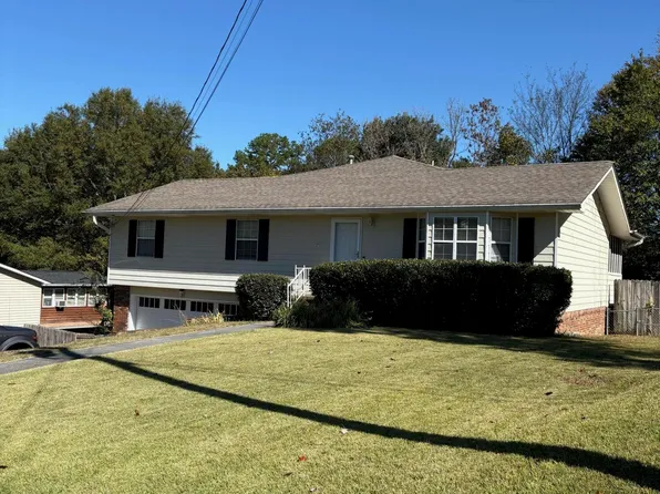 409 Sandalwood Dr, Hixson, TN 37343