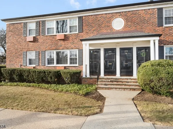 220 Pitney Pl, Morris Twp., NJ 07960