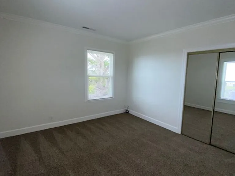 585 Laine St — Photo 12