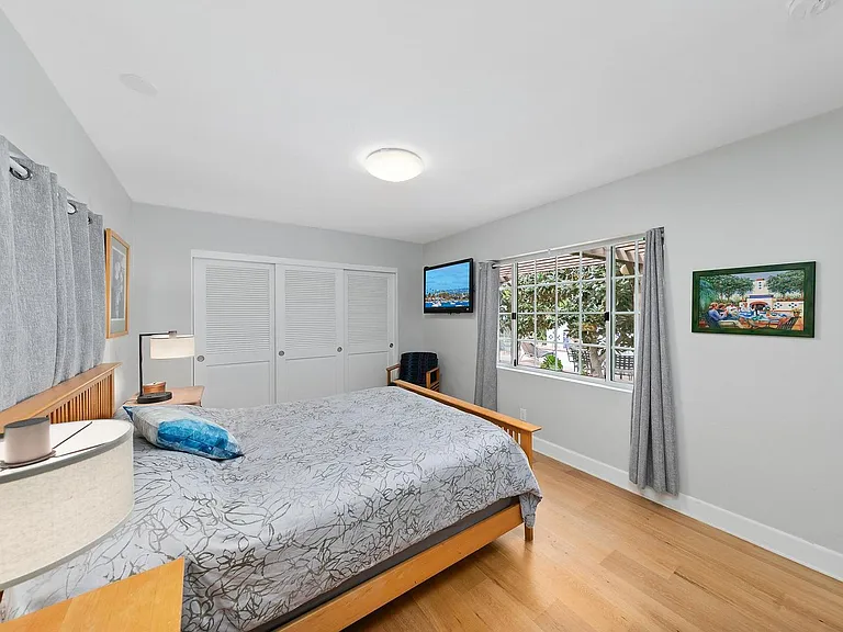 250 Soledad Place — Photo 36