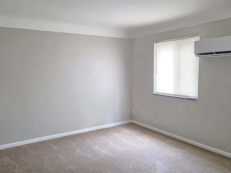 5909 N Wayne Rd — Photo 9