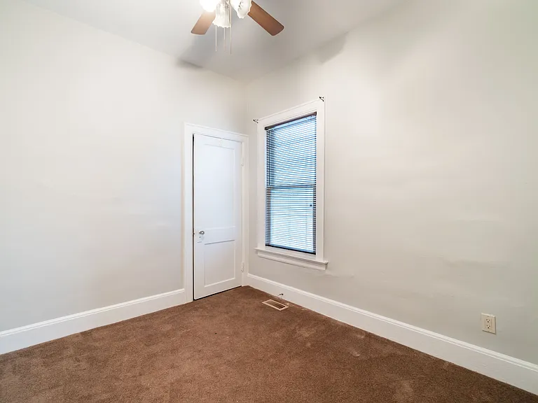 415 Grove Ave — Photo 4