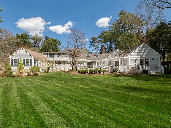 4th image of 40 Pinewood Ln