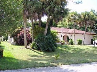 901 Rose Way, Naples, FL 34104