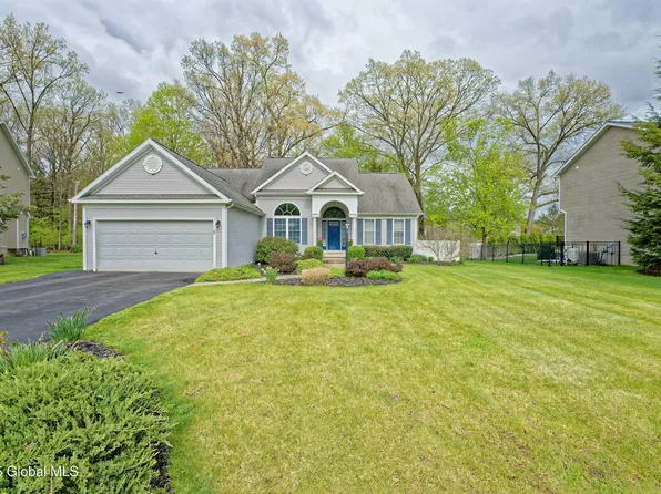 5 Highland Oaks, Clifton Park, NY 12065