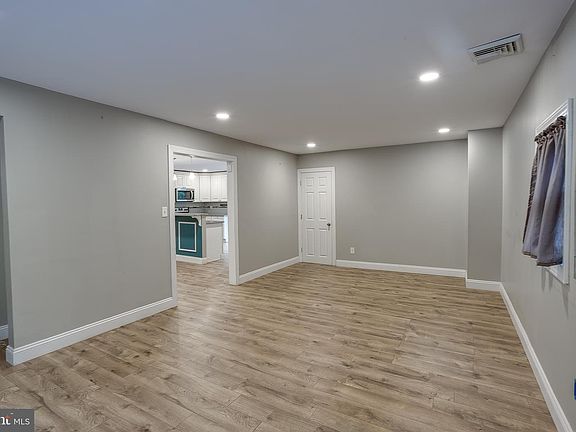 4th image of 408 Burrs Mill Rd