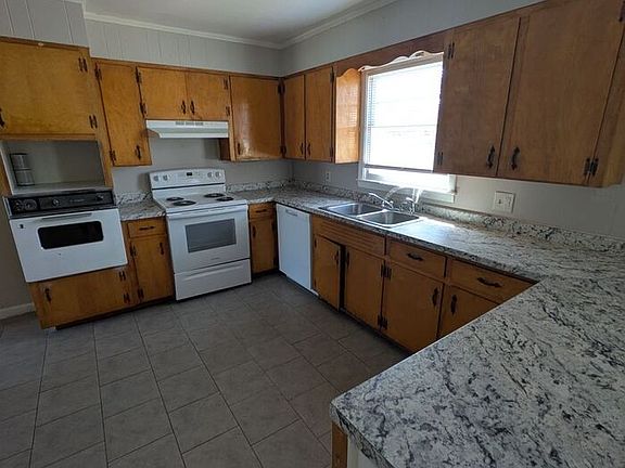 4th image of 2842 Dale St #A