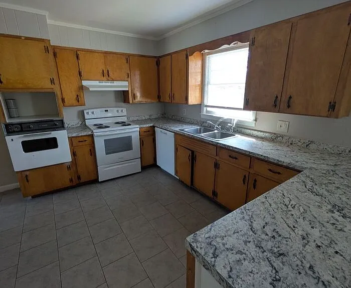 2842 Dale St #A — Photo 4